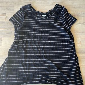 Old navy maternity t shirt